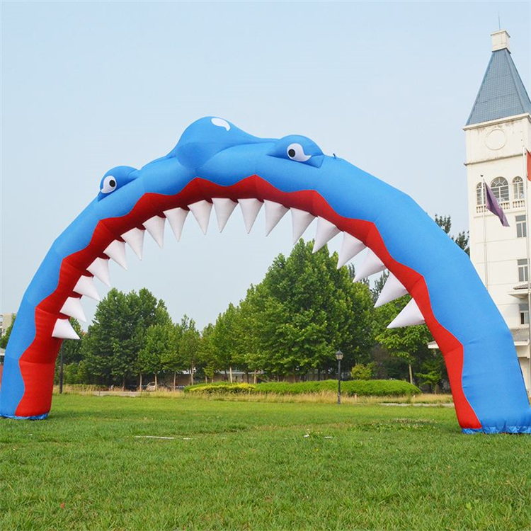 防城港鲨鱼广告拱门